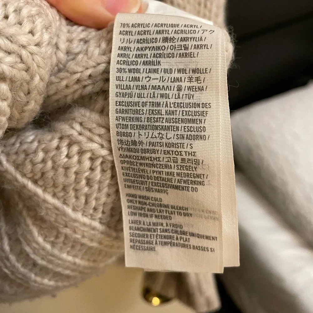 Hollister chunky knit cream button down cardigan, size M - Picture 4 of 7